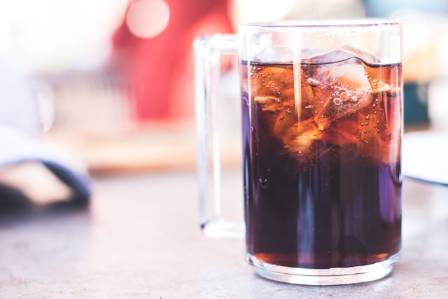 15 อันดับแบรนด์น้ำอัดลมที่ดีที่สุด ตามคำแนะนำของผู้เชี่ยวชาญ