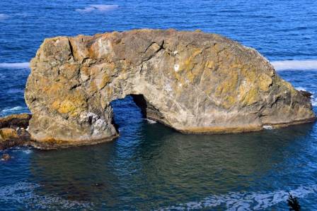 विश्वभर हेर्नै पर्ने ८ शानदार समुद्री आर्चहरू