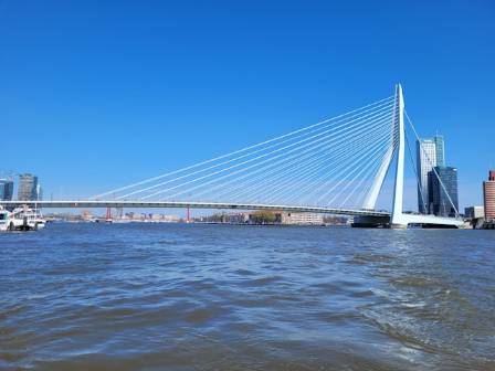 सबैभन्दा सुन्दर सम्बन्ध: इरास्मस ब्रिज